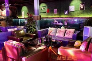 圣曼酒吧平行现场|洛阳沙发厂|洛阳家具厂|郑州家具厂|郑州沙发厂|河南沙发厂|河南家具厂|河南家具定制|洛阳沙发翻新|洛阳翻新沙发